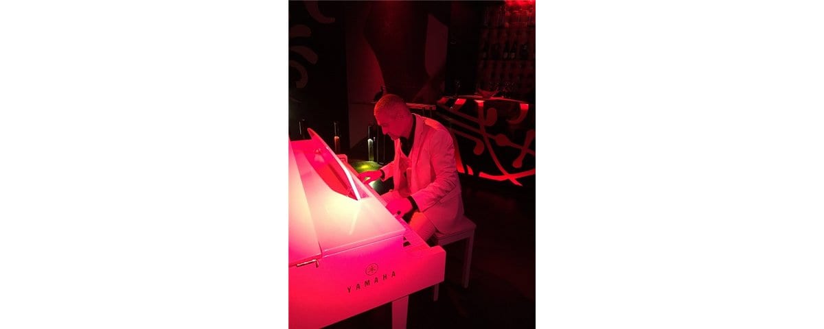 Javier Coble y Satie en el CLP-565GP
