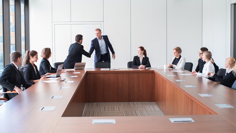 Foto que muestra una sala de conferencias