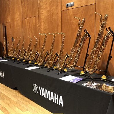 Exposición de saxofones Yamaha