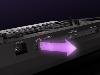 Primer plano de los terminales LINE OUT del PSR-SX620 para una salida de audio de alta calidad.