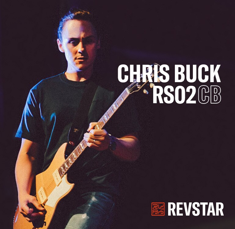 Chris Buck actuando con su Signature Revstar RS02CB