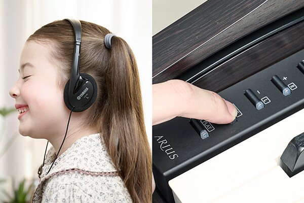 Tocando un piano ARIUS con auriculares y utilizando los botones del panel de control