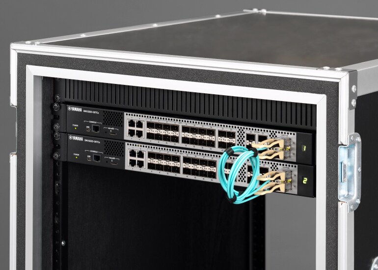 Soporte de apilamiento de 100 GbE: gestión unificada de dos unidades