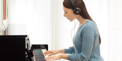 Incluso con auriculares, disfruta de un sonido increíblemente natural.