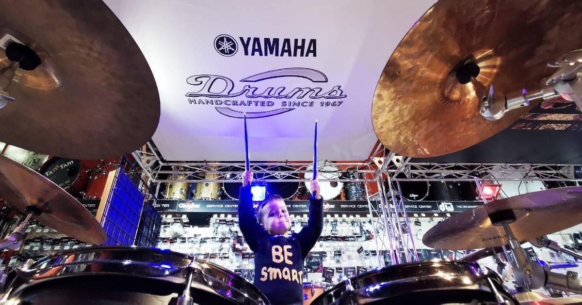 "El niño del tambor" con Yamaha Drums en Tam Tam Percusión.