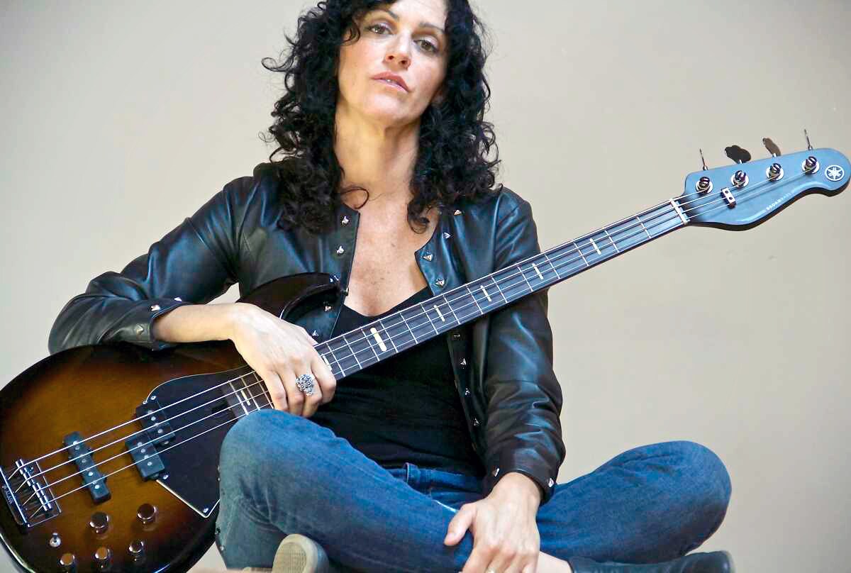Larua Gómez Yamaha Guitar artist