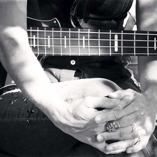 Larua Gómez Yamaha Guitar artist