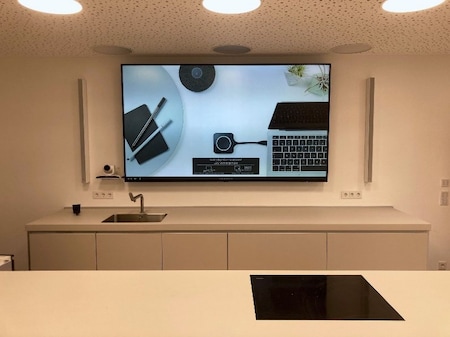 Cooking and conferencing in the variable multifunctional room