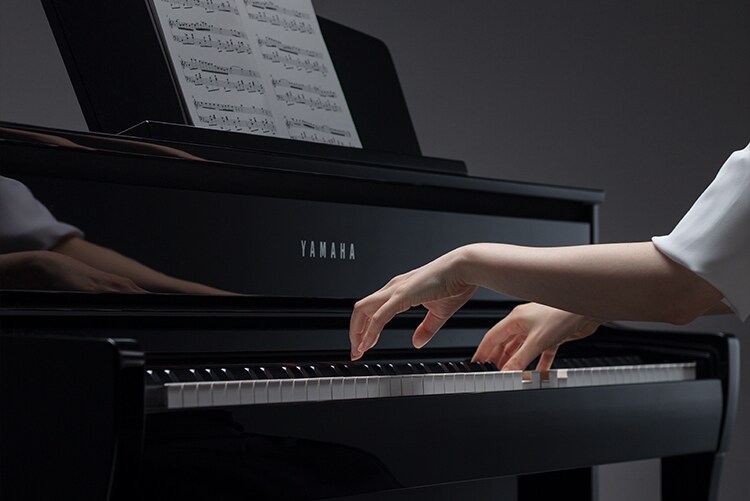 CLP-735 - Descripción - Clavinova - Productos - Pianos