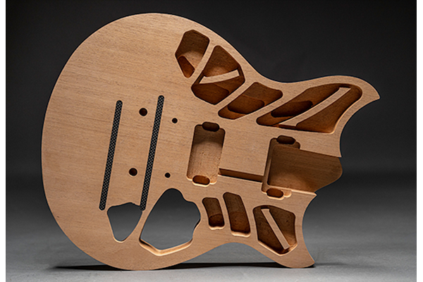 Cuerpo de una guitarra de la serie Revstar con diseño de cámaras internas huecas para hacerla más ligera