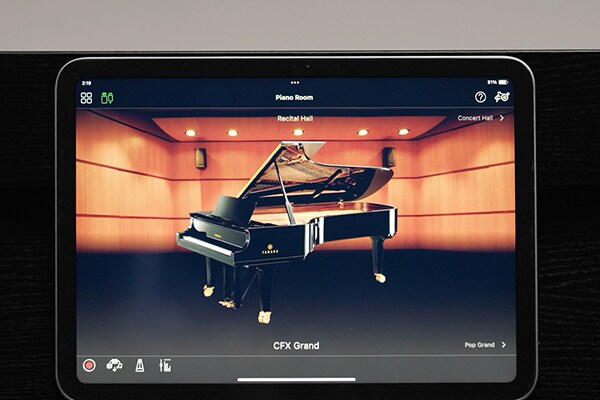 La aplicación Smart Pianist mostrada en la pantalla de una tablet